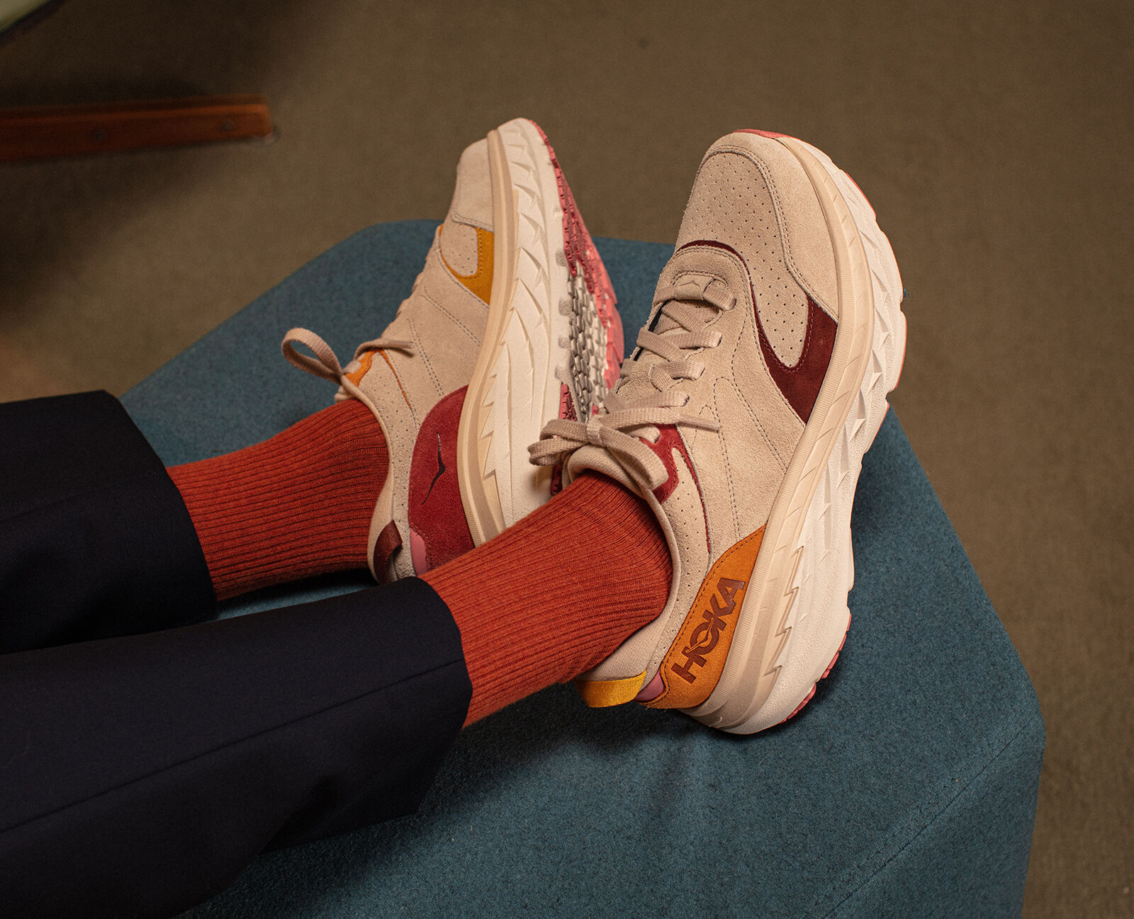 all gender bondi l suede hoka
