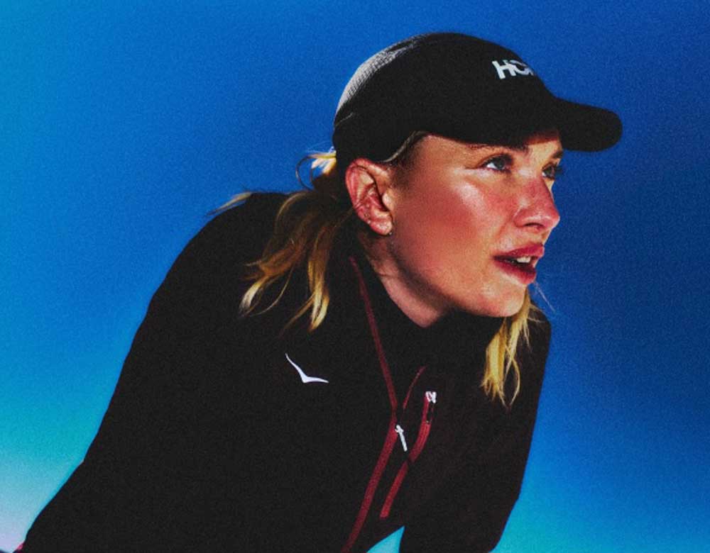 Gros plan sur le visage d’une femme coureuse.