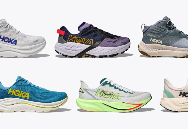 Plusieurs chaussures HOKA.